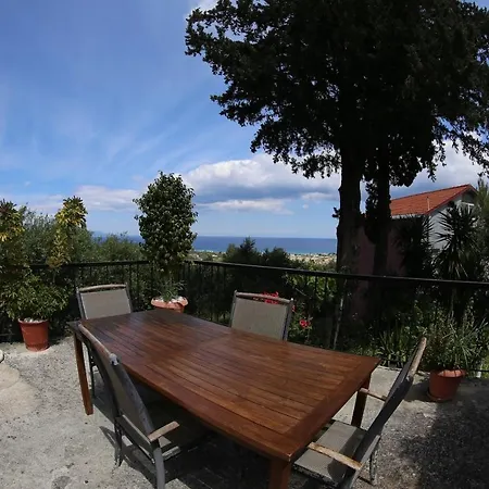 -grand House Tassos- Vilă