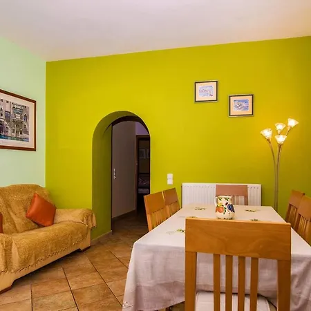 -grand House Tassos- Vilă